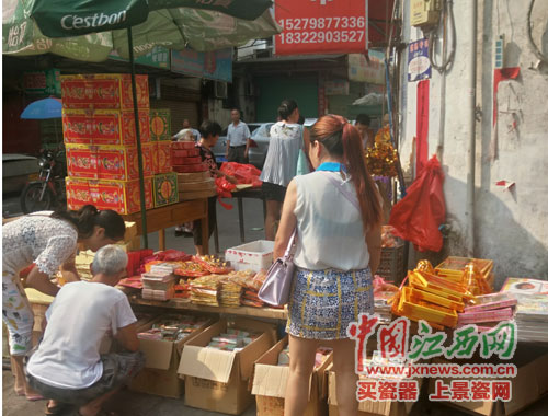 銷售中元節祭品的攤位火暴